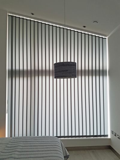 Systèmes de rideaux à bandes verticales, SG 2900, Multi Shadow, White Horses Private Home, Trearddur Bay, UK