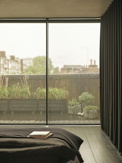 Systèmes de rideaux, SG 6870, Basicscreen 1-10%, Bethnal Green, London, United Kingdom, black