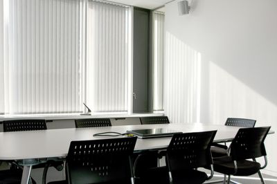 Systèmes de rideaux à bandes verticales, SG 2810, Room shot "Rivella Headquarters", Rothrist, Switzerland