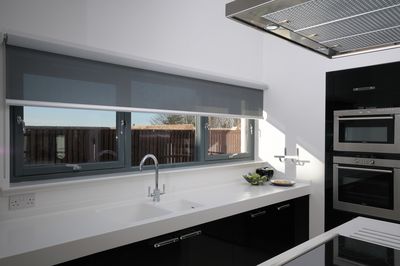 Systèmes stores enrouleurs, SG 4910, Room shot "Kenny Miller Home", Edinburgh, United Kingdom