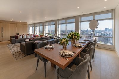 Systèmes stores enrouleurs, SG 4960, Multiscreen 1-10%, Centre Point, London, United Kingdom, Recess