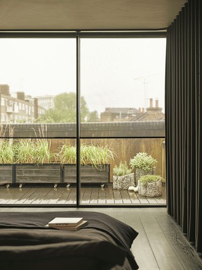 Systèmes de rideaux, SG 6870, Basicscreen 1-10%, Bethnal Green, London, United Kingdom, black