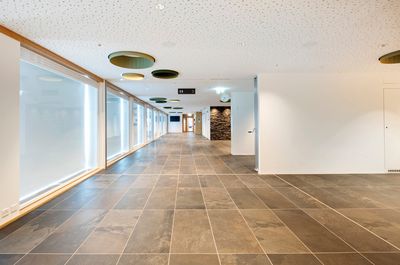 Systèmes stores enrouleurs, SG 4970, Aluscreen Futura 3%, Room shot "Glacier Restaurant Jungfraujoch", Switzerland