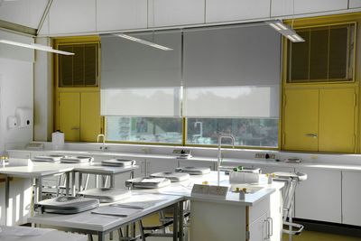 Systèmes stores enrouleurs, SG 4910, Aluscreen Futura 3%, Sevenoaks School, Sevenoaks, United Kingdom