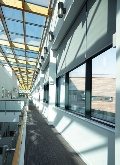 Systèmes stores enrouleurs, SG 4970, Multiscreen 1-10%, Room shot "Durham Gateway", Durham, United Kingdom