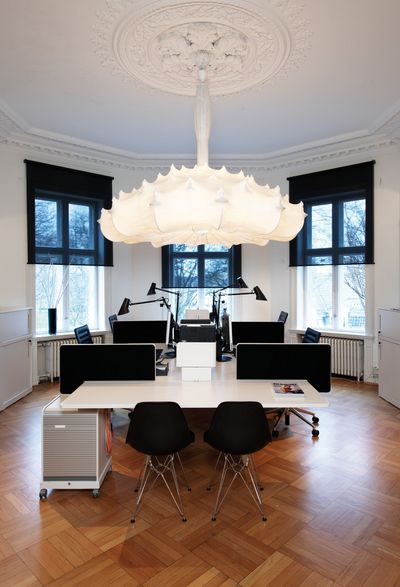 Systèmes stores enrouleurs, Multiscreen 1-10%, Room shot "Red Bull Office", Oslo, Norway