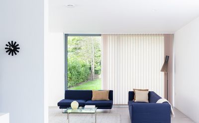 Systèmes de rideaux à bandes verticales, SG 2910, Multi Visio, Gerrards Cross, London, United Kingdom