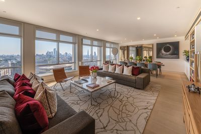 Systèmes stores enrouleurs, SG 4960, Multiscreen 1-10%, Centre Point, London, United Kingdom, Recess