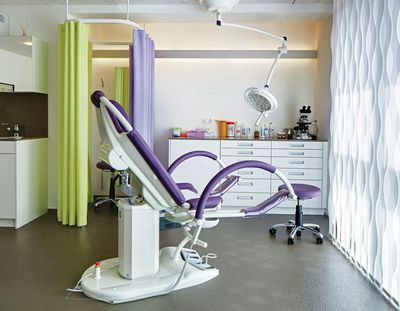 Systèmes de rideaux à bandes verticales, SG 2810, Multi Visio, Room shot "Health Centre Rigi AG", Küssnacht, Switzerland, Vertical Waves