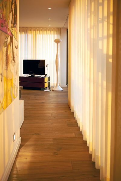 Systèmes de rideaux, SG 5600, Colorama 1, Room shot "Penthouse Herkulesblick", Kassel, Germany, Wave