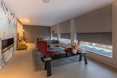 Systèmes stores enrouleurs, SG 4960, Multiscreen 1-10%, Centre Point, London, United Kingdom, Recess